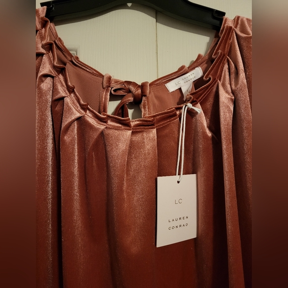 🎀 NEW Lauren Conrad Velvet Blouse - Picture 2 of 7